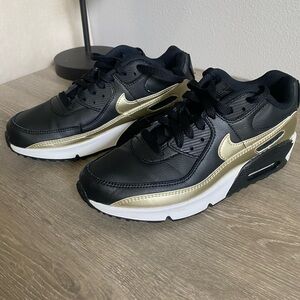 Nike air tennis shoes